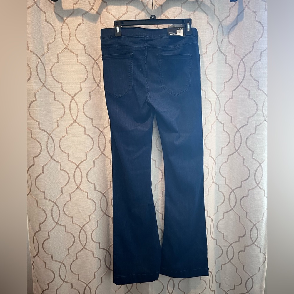 Cello XL Dark Wash Flair Jeggings / Pull on Jeans